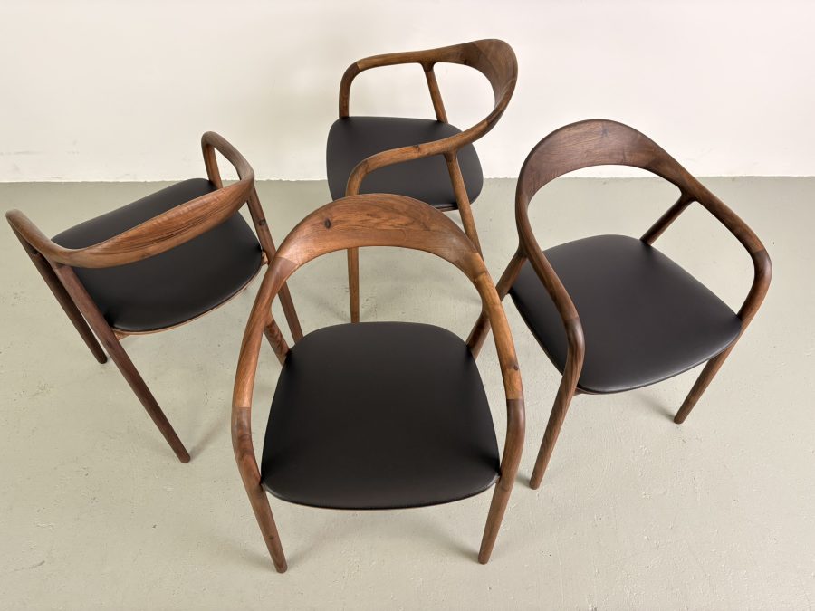 Artisan Neva eetkamerstoel, Europees walnoot, Knoesten, Zwart leer - Afbeelding 7