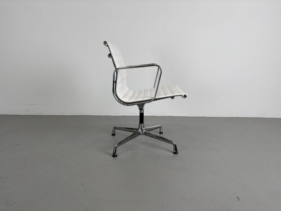 Vitra EA 108, Chroom, Snow White leer - Afbeelding 3