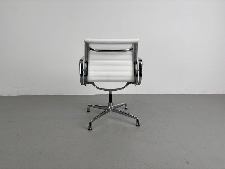 Vitra EA 108, Chroom, Snow White leer - Afbeelding 5
