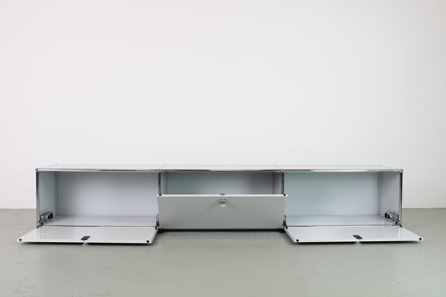 USM Haller lowboard 225/35/35, Light Grey, 3 klepdeuren - Afbeelding 2