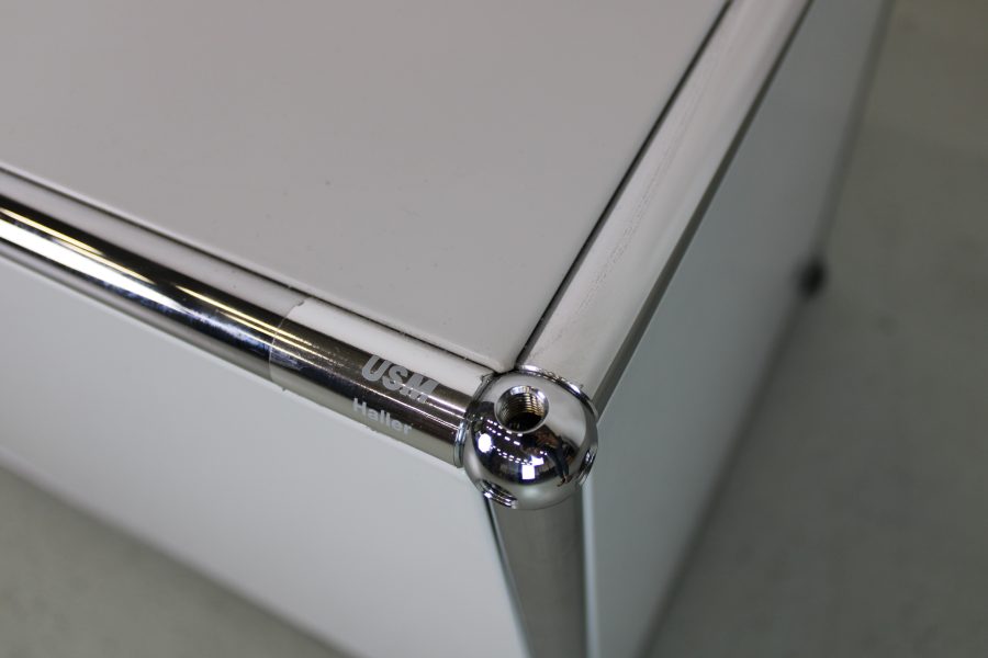 USM Haller lowboard 225/35/35, Light Grey, 3 klepdeuren - Afbeelding 3