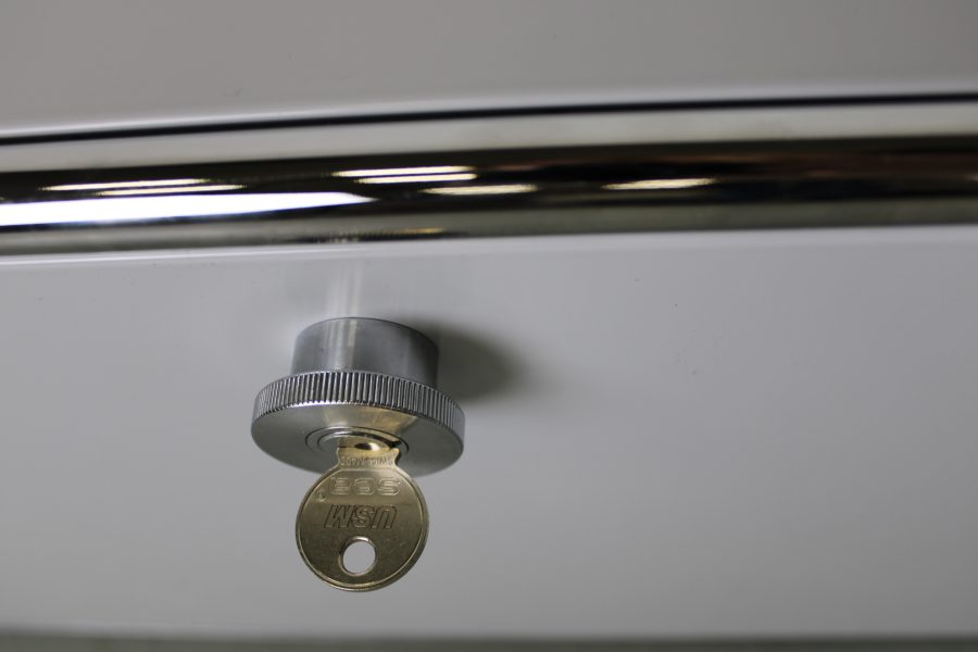USM Haller lowboard 225/35/35, Light Grey, 3 klepdeuren - Afbeelding 4