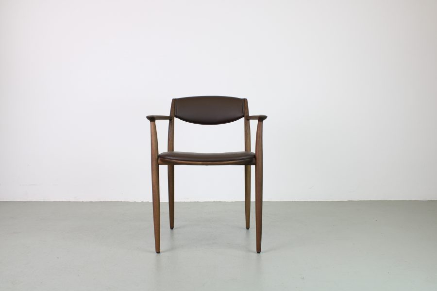 Artisan Nila eetkamerstoel, Europees walnoot, Zenith leer 9015 Testa di Moro - Afbeelding 2
