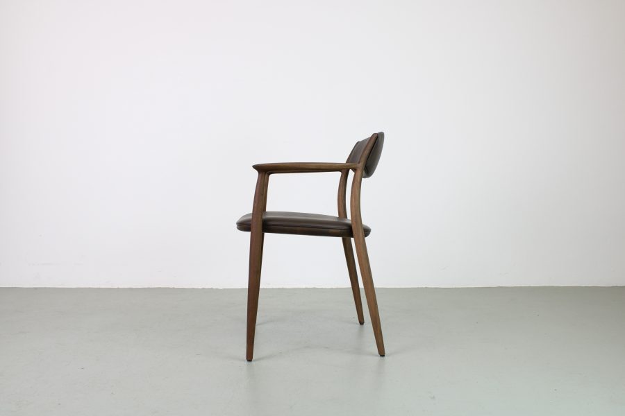 Artisan Nila eetkamerstoel, Europees walnoot, Zenith leer 9015 Testa di Moro - Afbeelding 3