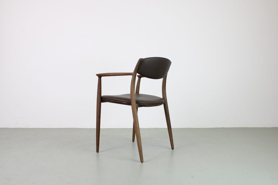 Artisan Nila eetkamerstoel, Europees walnoot, Zenith leer 9015 Testa di Moro - Afbeelding 4