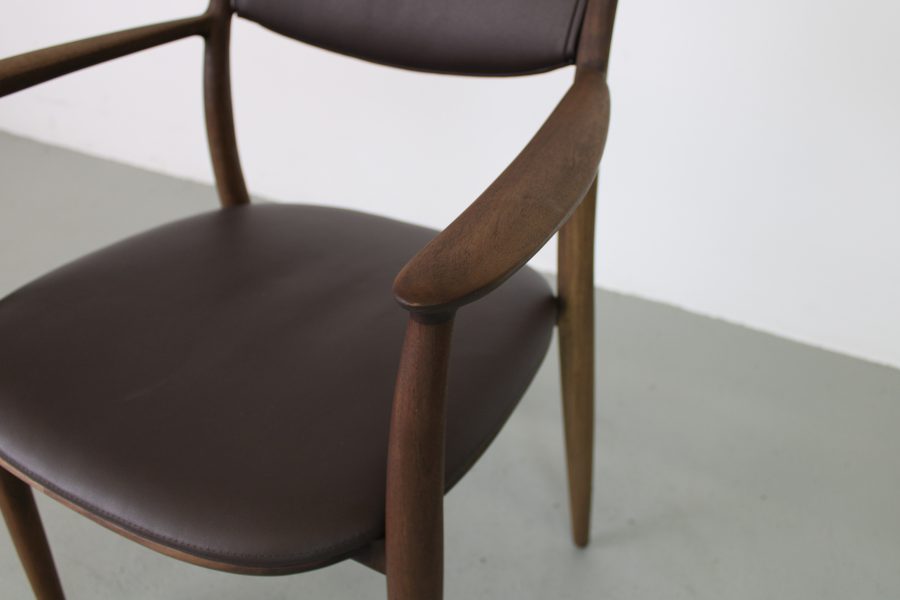 Artisan Nila eetkamerstoel, Europees walnoot, Zenith leer 9015 Testa di Moro - Afbeelding 6