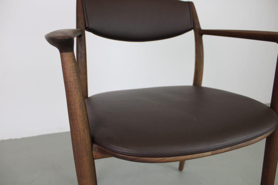 Artisan Nila eetkamerstoel, Europees walnoot, Zenith leer 9015 Testa di Moro - Afbeelding 8