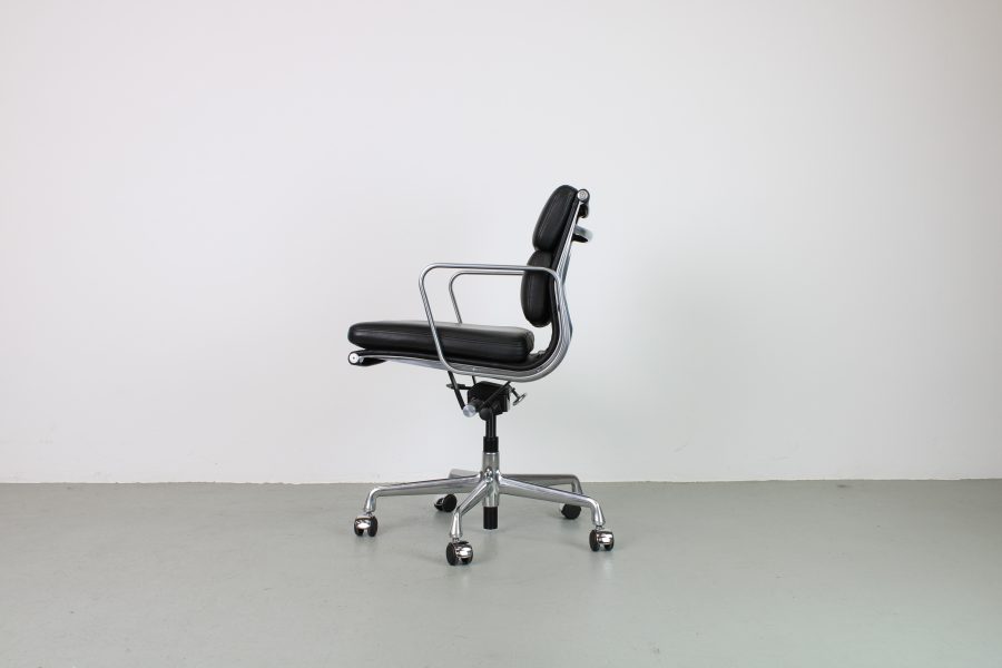 Herman Miller EA 217 Softpad bureaustoel, zwart leer, Aluminium - Afbeelding 2