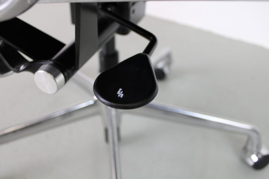 Herman Miller EA 217 Softpad bureaustoel, zwart leer, Aluminium - Afbeelding 6