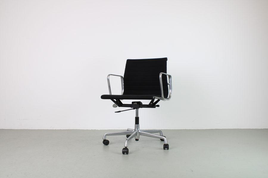 Vitra EA 117 bureaustoel, Zwart hopsak, Aluminium - Afbeelding 2