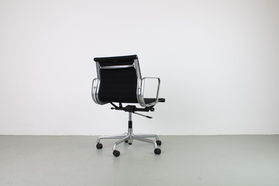 Vitra EA 117 bureaustoel, Zwart hopsak, Aluminium - Afbeelding 3