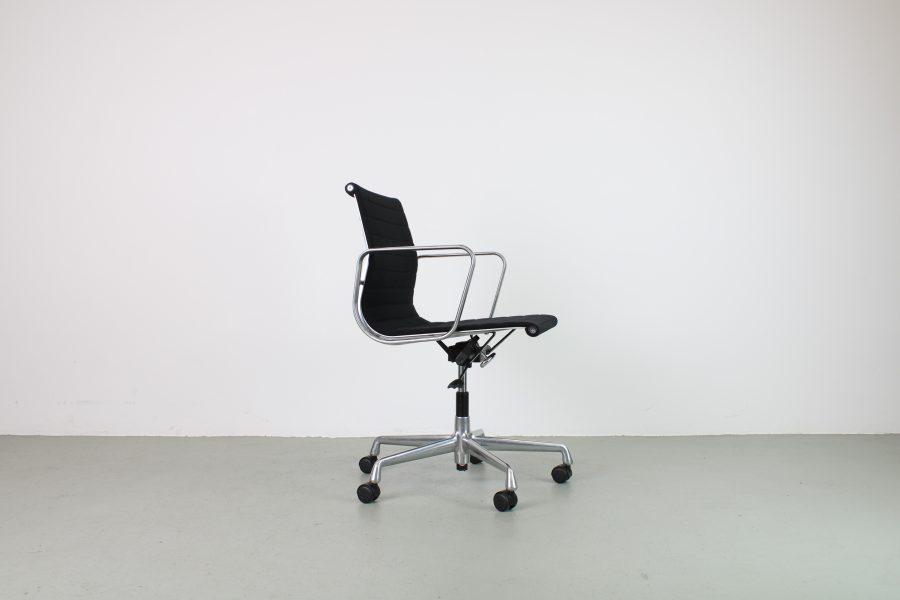 Vitra EA 117 bureaustoel, Zwart hopsak, Aluminium - Afbeelding 4