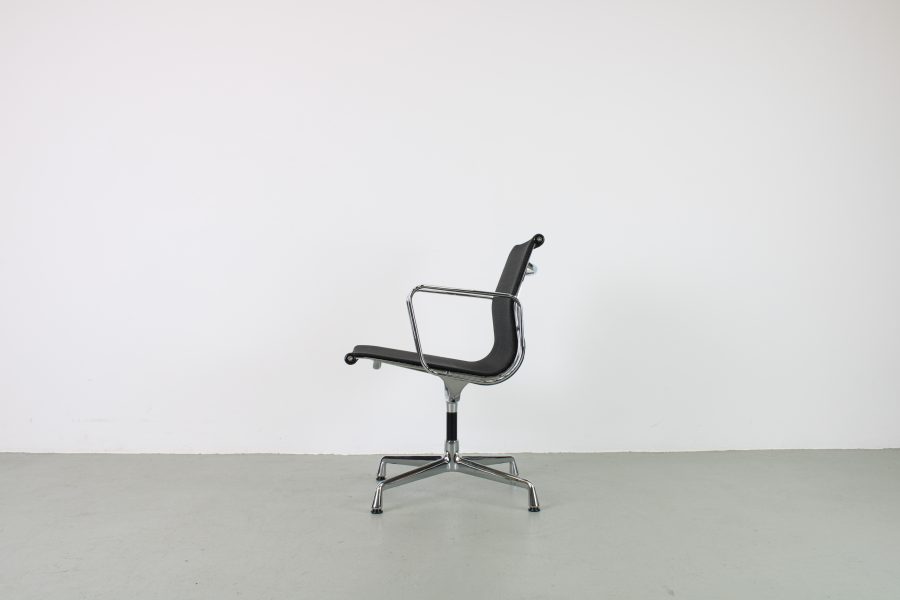 Vitra EA 107, Zwart netweave, chroom - Afbeelding 3