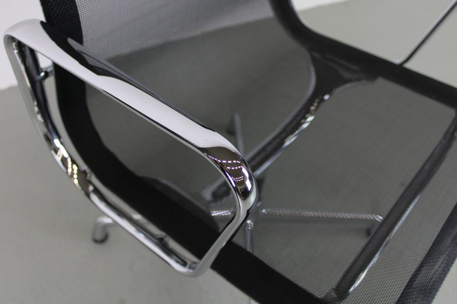Vitra EA 107, Zwart netweave, chroom - Afbeelding 6