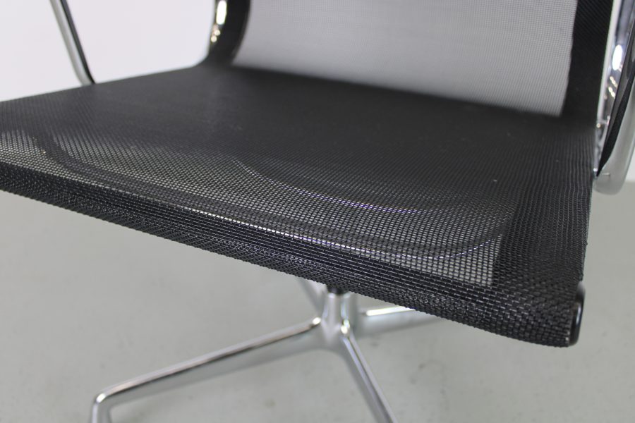 Vitra EA 107, Zwart netweave, chroom - Afbeelding 7