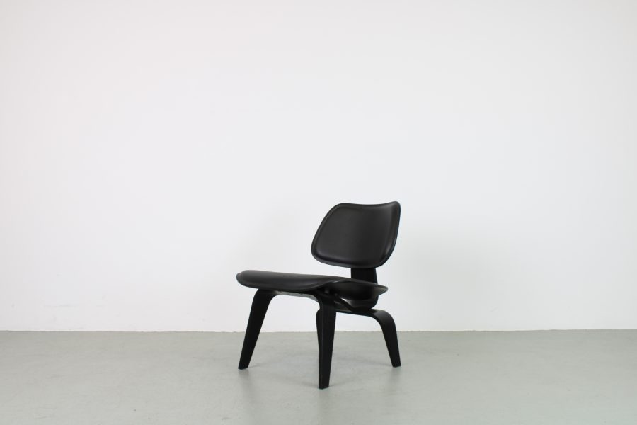 Vitra Plywood LCW, Zwart essen met zwart leer - Afbeelding 2