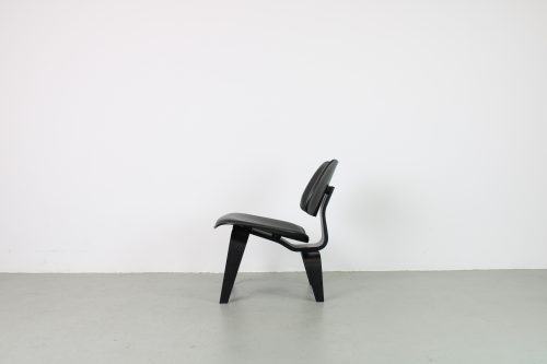 Vitra Plywood LCW, Zwart essen met zwart leer