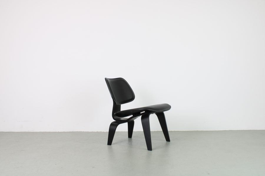 Vitra Plywood LCW, Zwart essen met zwart leer - Afbeelding 5
