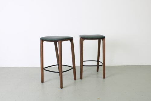 2x Artisan Neva bar 65, Europees walnoot, Zenith leer 9018