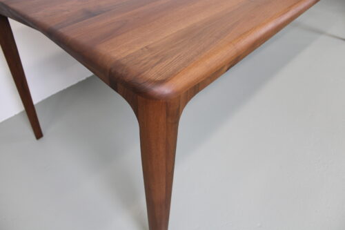Artisan Twist tafel, Europees walnoot, 180/90/76 cm